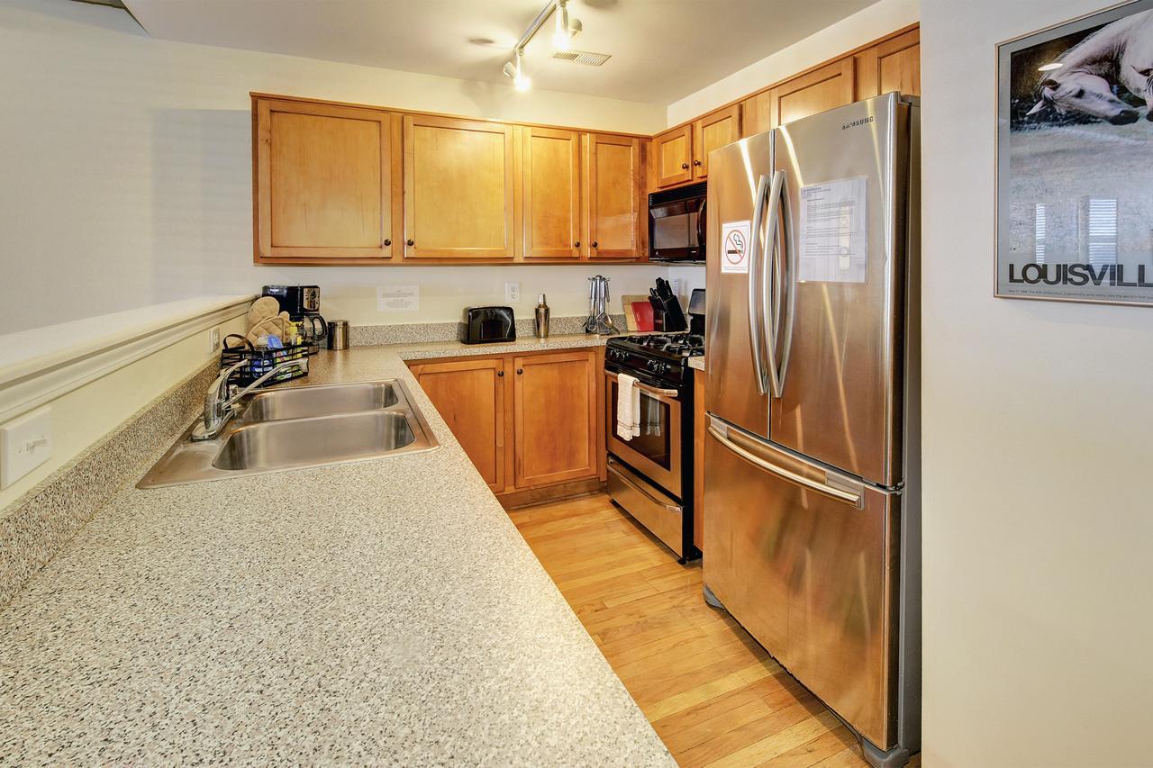 Restaurant Row Townhouse 2 King Bedrooms Луисвилл Экстерьер фото