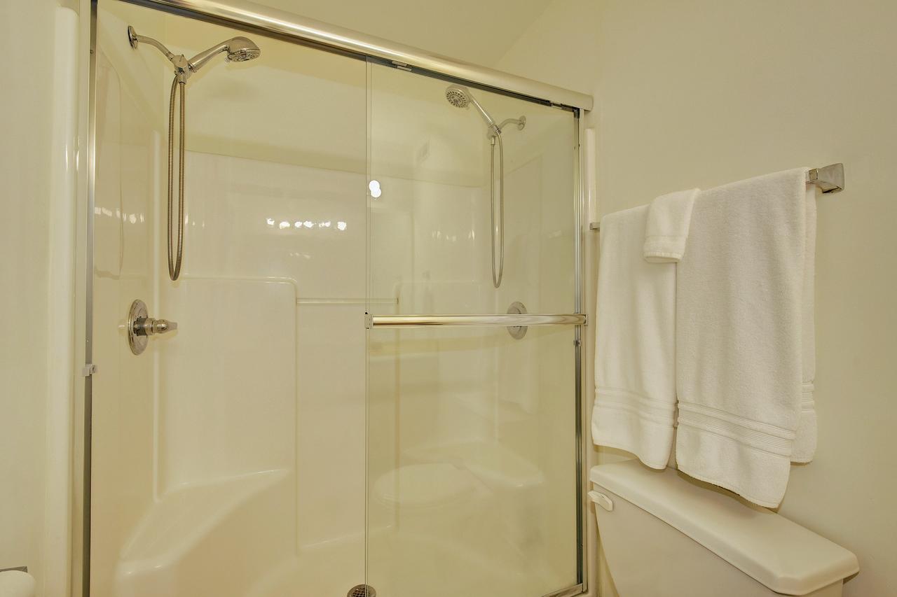 Restaurant Row Townhouse 2 King Bedrooms Луисвилл Экстерьер фото